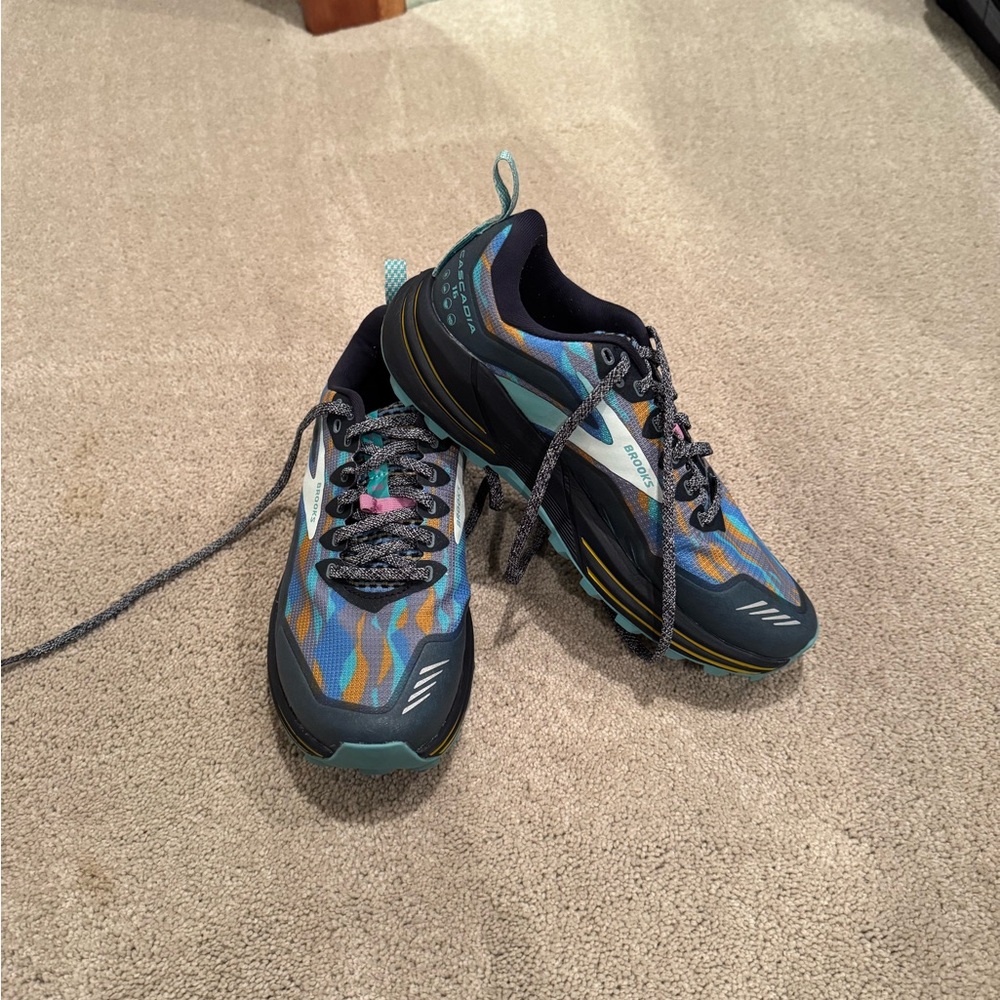 Brooks Cascadia 16 Trail Running Shoe Size 8.5